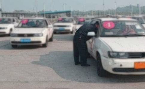 �{У�W(xu��)�������_܇��������Щ