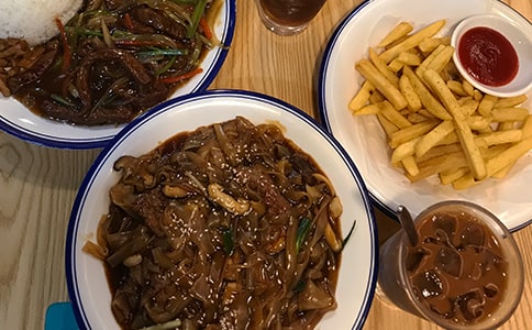 �y������������