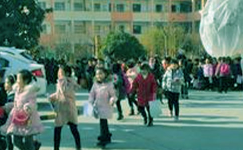 С�W(xu��)����У���F(xi��n)�����u(p��ng)�r(ji��)