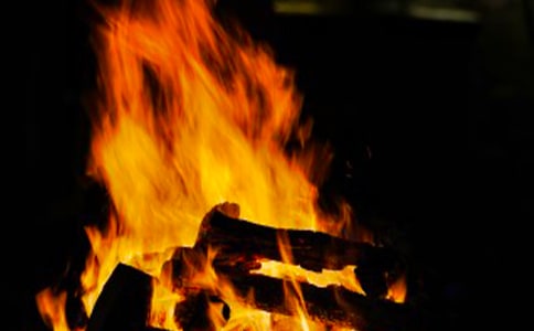 �y���������������